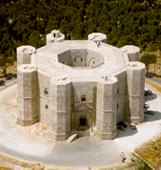 Castel del Monte (Adria, Puglia), costruito tra 1240 e 1246