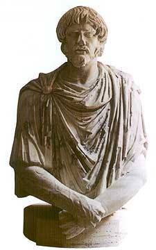 ARTE ROMANA, Statua di Dace, altezza cm 149 ma in origine cm 300, marmo bianco, et traianea (Roma, Antiquarium del Foro Romano)